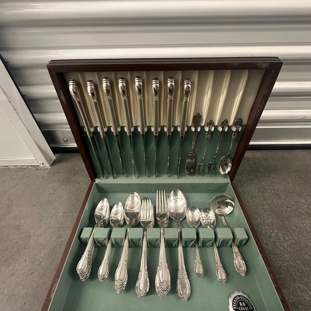57 Piece Cutlery Old World Very Vintage 1847 Rogers Bros. Remembrance Collection